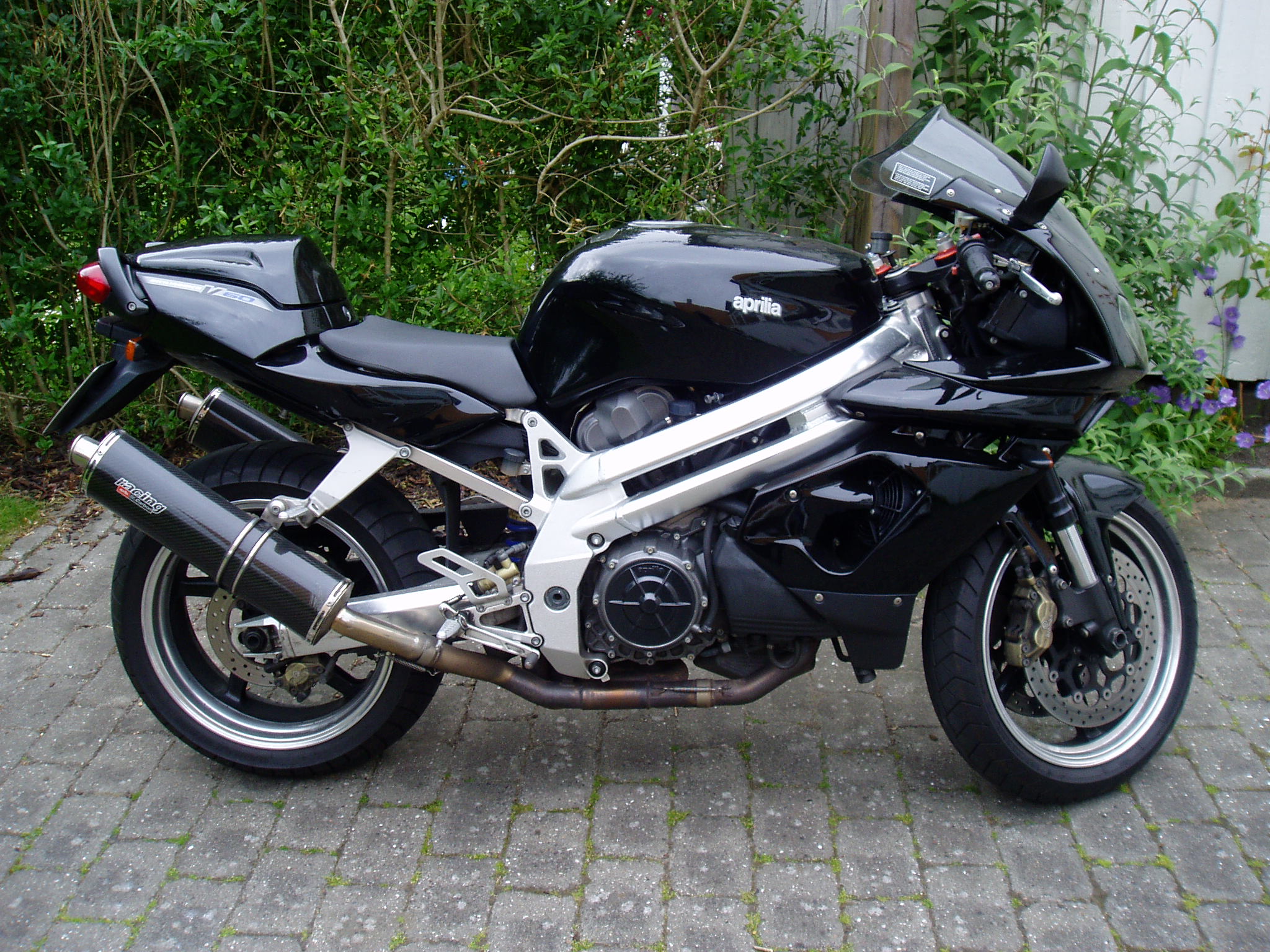 aprilia falco 1000